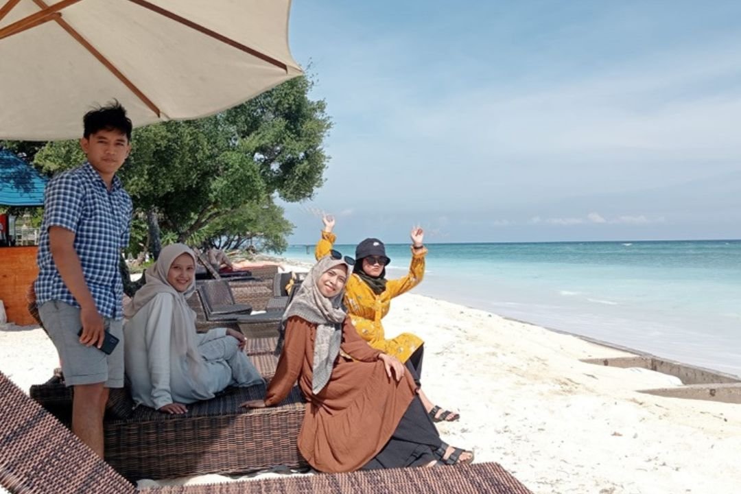 Klien Menikmati Layanan Rental Mobil di Lombok